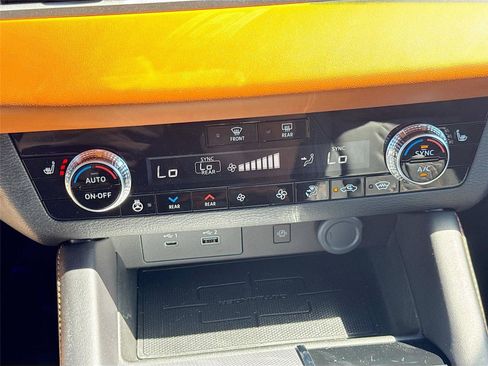 New 2025 Mitsubishi Outlander SEL image 16