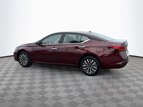 Used 2025 Nissan Altima 2.5 SV AWD/4WD image 6