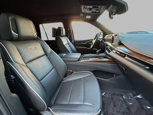 Certified 2024 Cadillac Escalade Premium Luxury AWD/4WD image 14