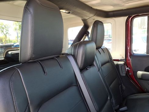 Used 2021 Jeep Wrangler Unlimited Sahara AWD/4WD image 14