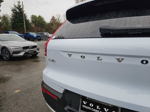 Certified 2025 Volvo XC40 B5 Plus image 15