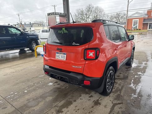 Used 2017 Jeep Renegade Trailhawk w/ Premium Trailhawk Package image 5