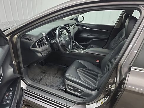 Used 2020 Toyota Camry SE image 28