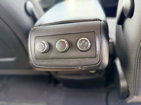 Used 2010 GMC Acadia SLE FWD image 18