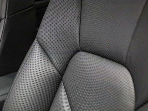 Used 2025 Porsche Macan image 57