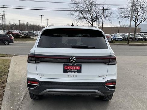 New 2026 Volkswagen Taos SE image 4