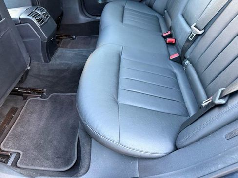 Used 2010 Mercedes-Benz E 550 Sedan image 38