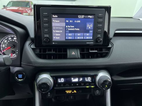Used 2021 Toyota RAV4 XLE AWD/4WD image 21