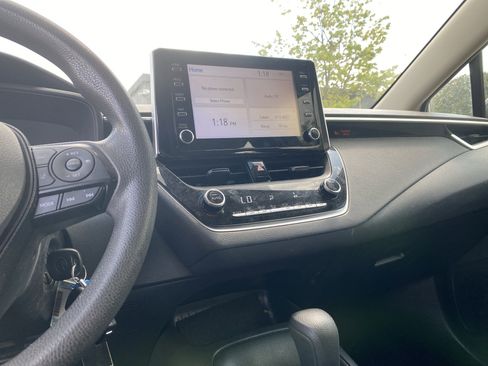 Used 2020 Toyota Corolla LE image 21