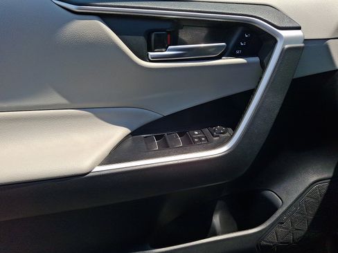 Used 2019 Toyota RAV4 XLE Premium w/ Cold Weather Package AWD/4WD image 12