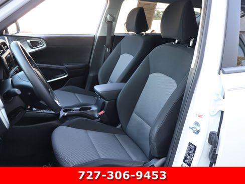 Used 2023 Kia Soul LX w/ LX Technology Package image 2
