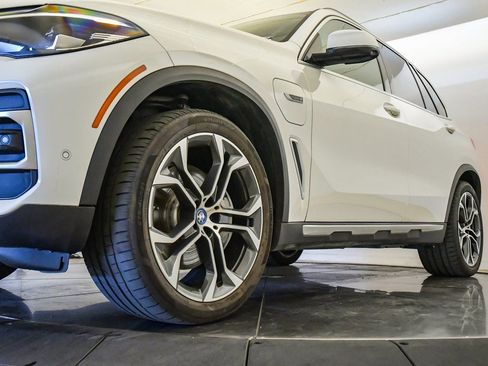 Used 2023 BMW X5 xDrive45e w/ Climate Comfort Package image 9