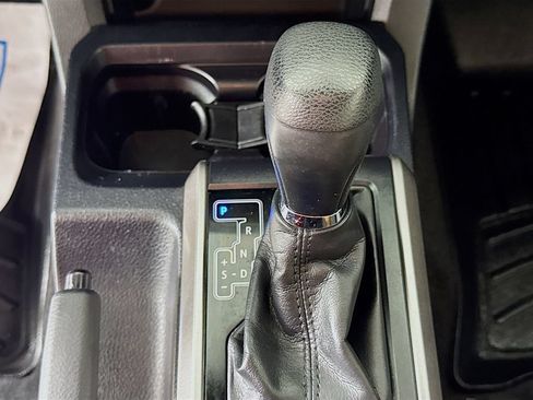 Used 2018 Toyota Tacoma SR5 AWD/4WD image 20