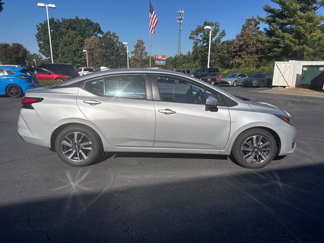 Used 2025 Nissan Versa SV FWD image 2