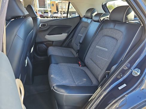 Used 2023 Hyundai Venue Limited image 13