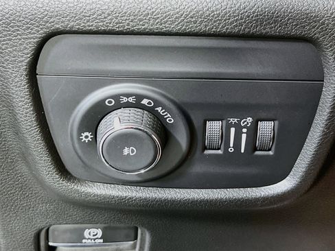 Used 2023 Jeep Grand Cherokee Limited AWD/4WD image 10