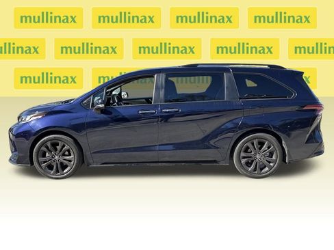 Used 2024 Toyota Sienna XSE image 10