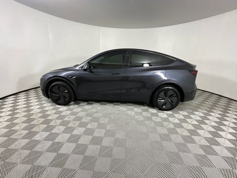 Used 2026 Tesla Model Y Long Range RWD image 2