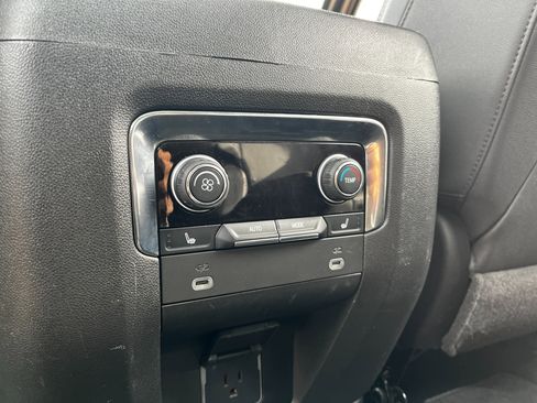 Used 2023 Chevrolet Suburban High Country image 44