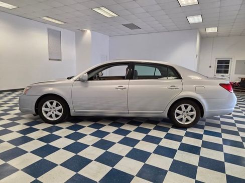 Used 2005 Toyota Avalon XLS FWD image 4