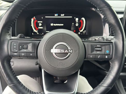 Used 2023 Nissan Pathfinder Platinum image 17