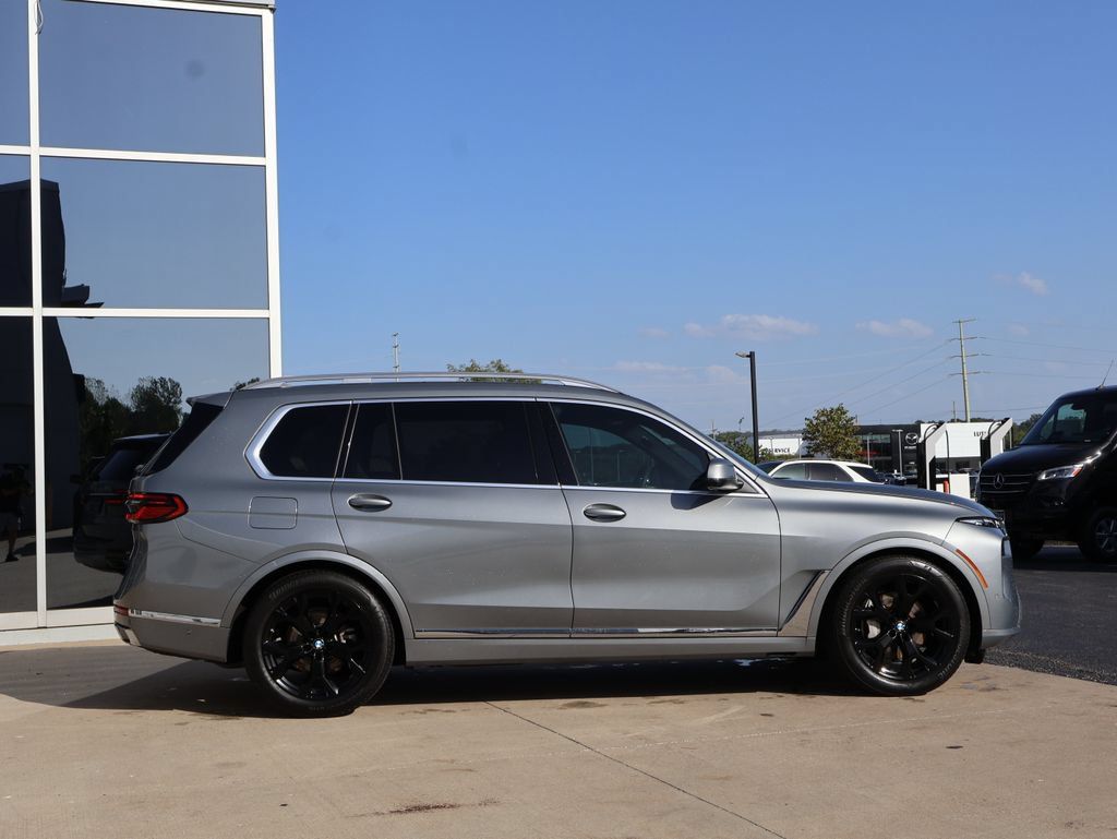 Used 2024 BMW X7 xDrive40i w/ Premium Package AWD/4WD image 4