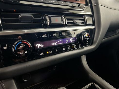 Used 2025 Nissan Pathfinder SV image 16