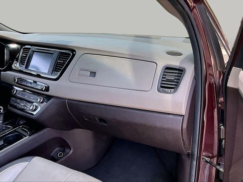 Used 2016 Kia Sedona SX Limited FWD image 19