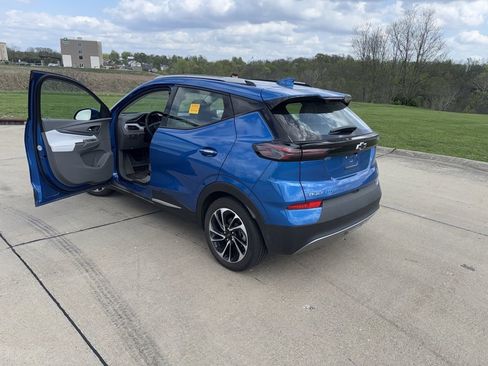 Used 2023 Chevrolet Bolt EUV Premier w/ Sun & Sound Package image 3