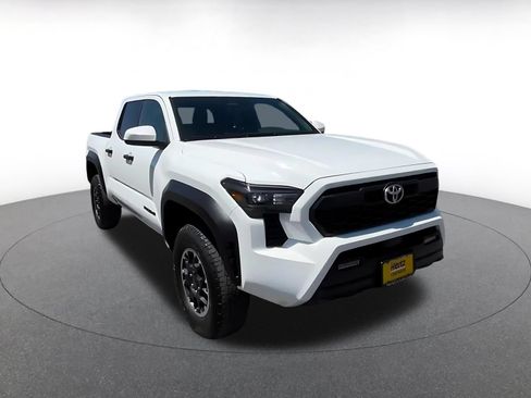 Used 2025 Toyota Tacoma TRD Off-Road AWD/4WD image 3