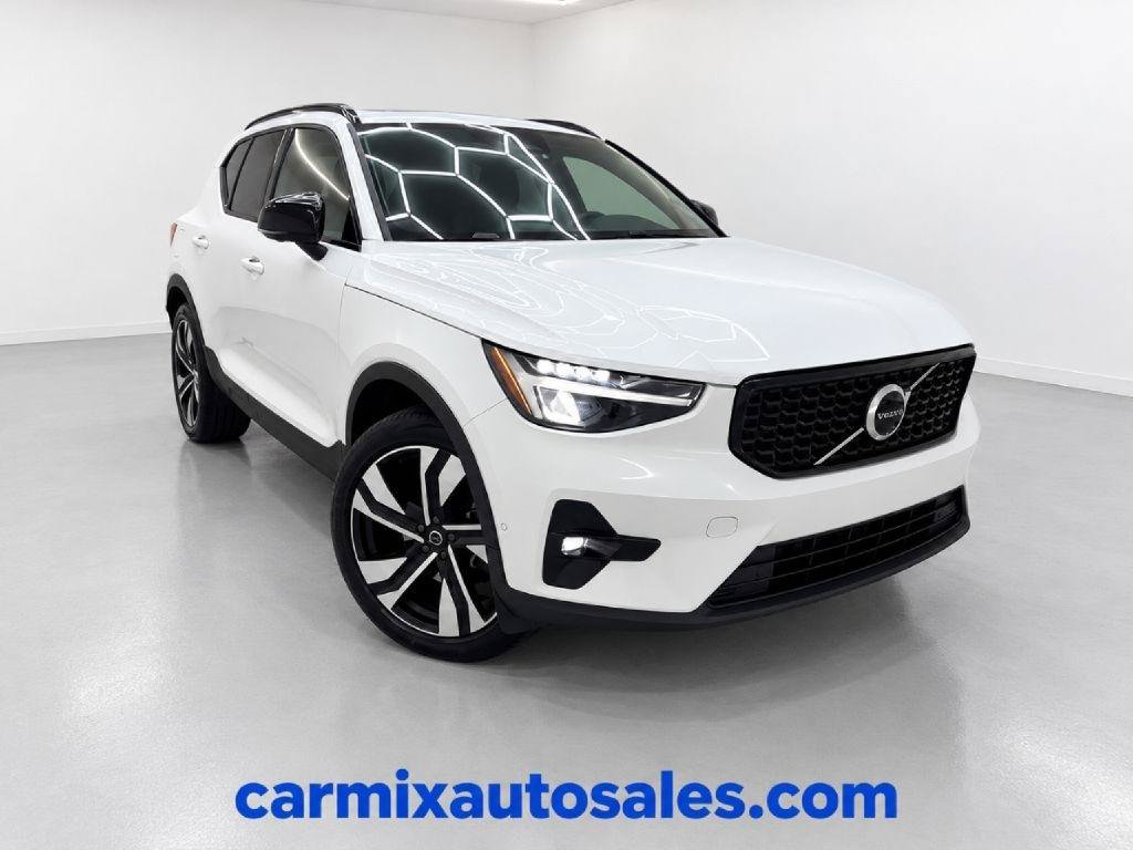 Used 2024 Volvo XC40 B5 Plus w/ Protection Package Premier AWD/4WD image 1