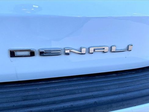 Used 2021 GMC Yukon XL Denali image 24