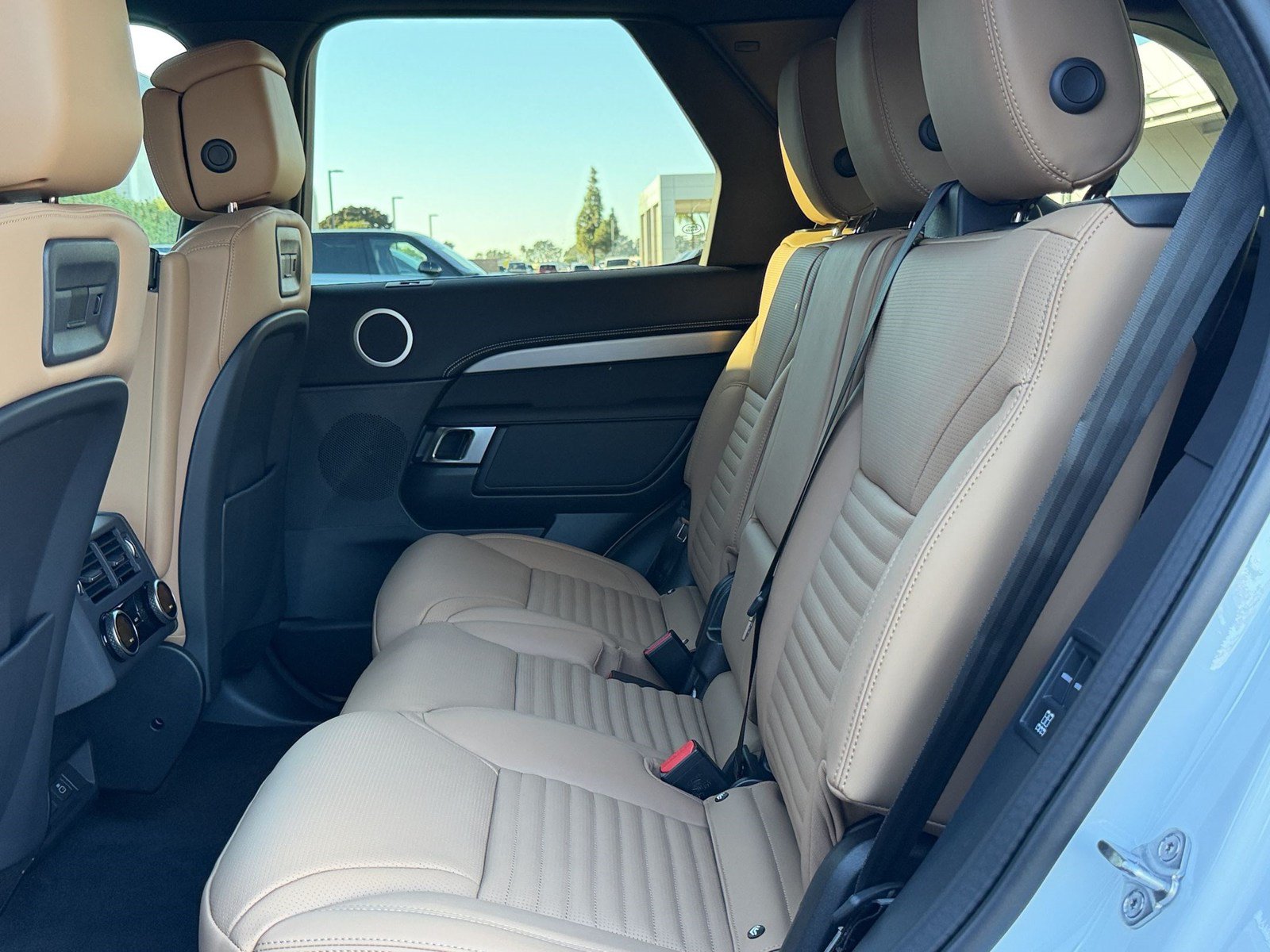 New 2026 Land Rover Discovery Limited Edition AWD/4WD image 23