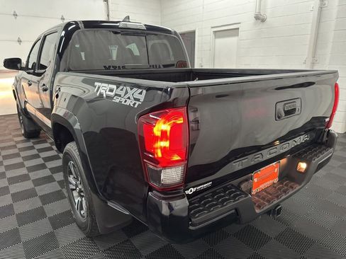 Used 2019 Toyota Tacoma TRD Sport AWD/4WD image 7