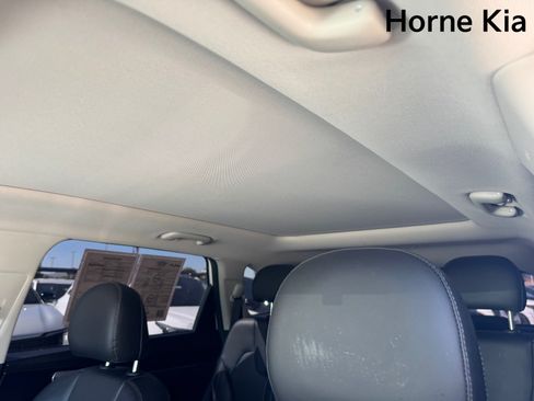 Certified 2022 Kia Sorento S w/ Panoramic Sunroof Package FWD image 24