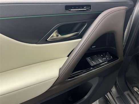 Used 2023 Lexus LX 600 4WD w/ Luxury Package image 15