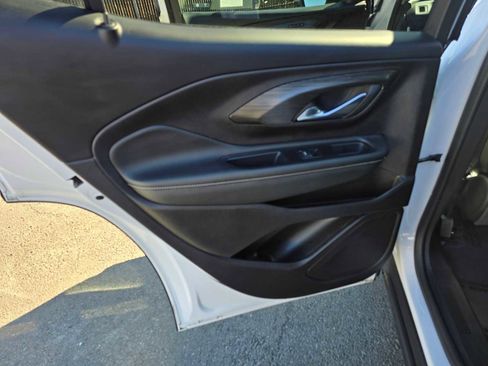 Used 2024 GMC Terrain SLT image 19