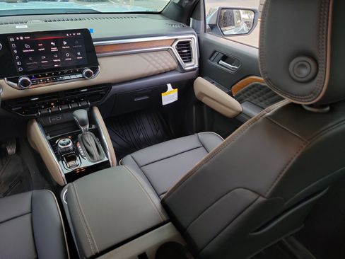 New 2026 GMC Canyon Denali w/ LPO, Black Badging Package image 16