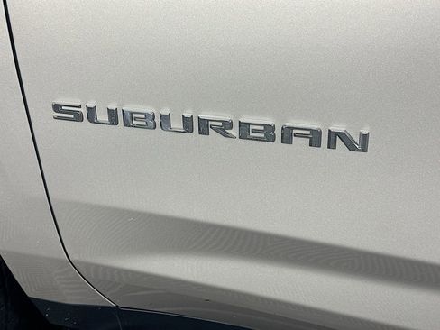 Used 2023 Chevrolet Suburban LT image 29