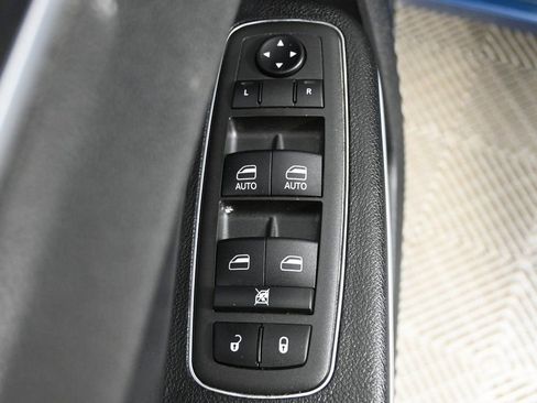 Used 2022 Chrysler 300 Touring w/ Sport Appearance Package image 19