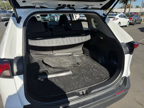 Used 2023 Toyota RAV4 Hybrid Woodland image 21