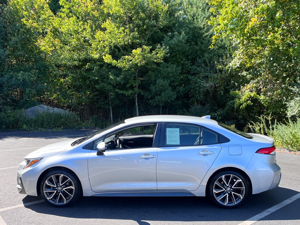 Used 2020 Toyota Corolla SE FWD image 2