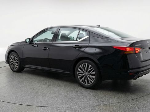 Used 2025 Nissan Altima 2.5 SV FWD image 6
