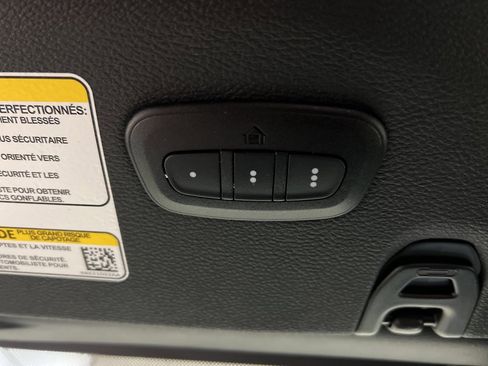 Used 2025 Jeep Wrangler Sahara image 26