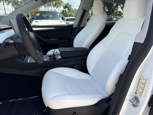 Used 2024 Tesla Model Y Long Range AWD/4WD image 11