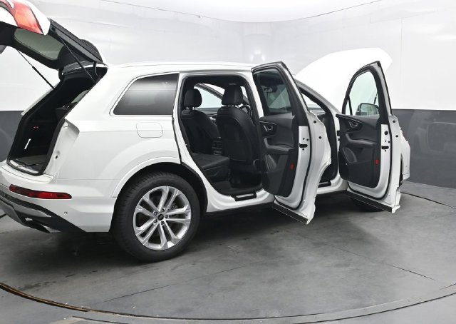 Used 2025 Audi Q7 3.0T Premium Plus AWD/4WD image 49