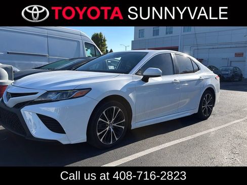 Used 2019 Toyota Camry SE FWD image 1