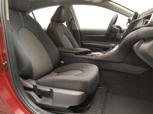 Used 2021 Toyota Camry LE image 21