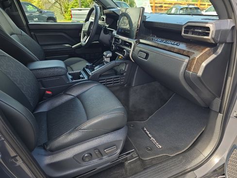 Used 2024 Toyota Tacoma Limited w/ Limited Package (LT) image 18