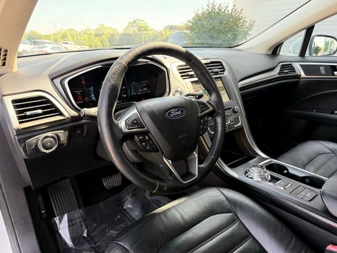 Used 2018 Ford Fusion SE w/ Equipment Group 602A FWD image 13